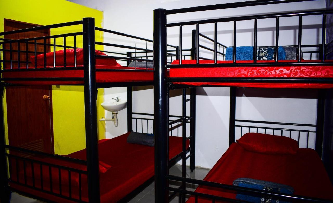 Simplycity Hostel Syariah Bandung Esterno foto